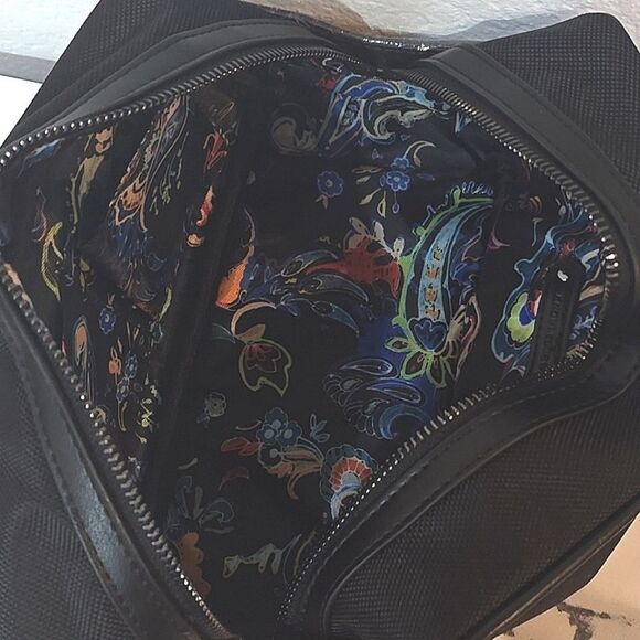Robert Graham Hydrus Max Toiletry Bag